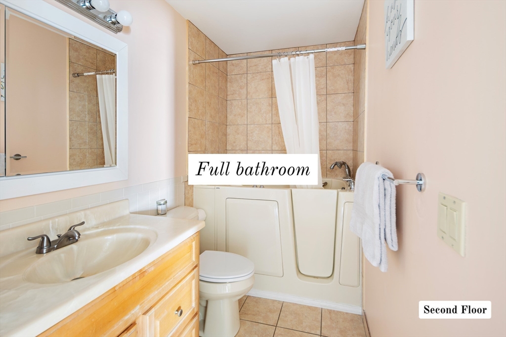 Boston, Massachusetts 02128, United States, 3 Bedrooms Bedrooms, ,3 BathroomsBathrooms,Residential,Active,232914