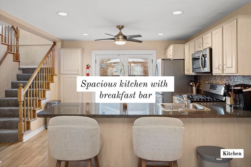 Boston, Massachusetts 02128, United States, 3 Bedrooms Bedrooms, ,3 BathroomsBathrooms,Residential,Active,232914