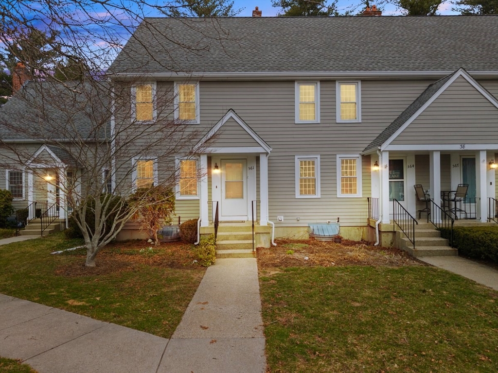 561 Twin Lakes Dr 561