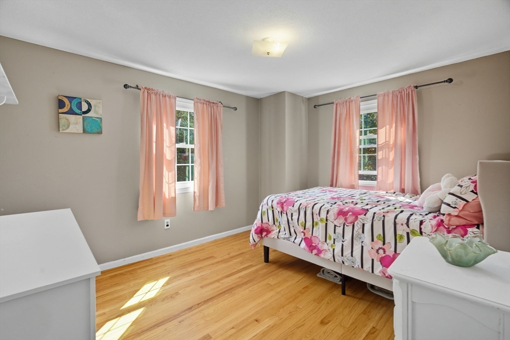 Wilbraham, Massachusetts 01095, United States, 4 Bedrooms Bedrooms, ,2 BathroomsBathrooms,Residential,Active,215624