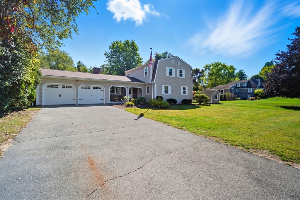 Wilbraham, Massachusetts 01095, United States, 4 Bedrooms Bedrooms, ,2 BathroomsBathrooms,Residential,Active,215624