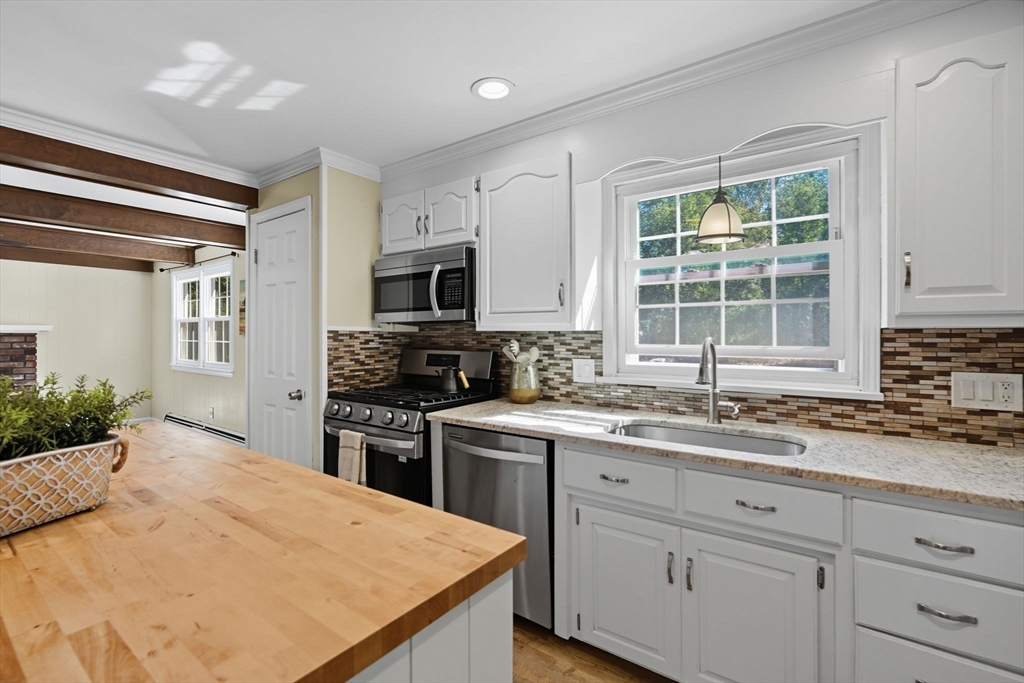 Wilbraham, Massachusetts 01095, United States, 4 Bedrooms Bedrooms, ,2 BathroomsBathrooms,Residential,Active,215624