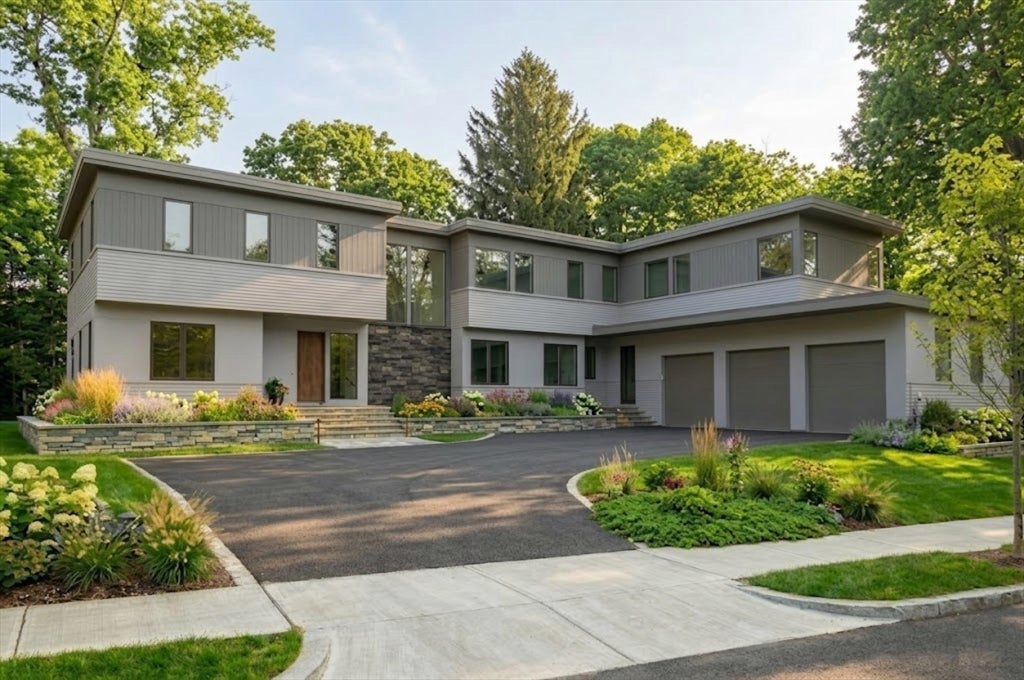 Photo of 18 Annawan Rd, Newton, MA