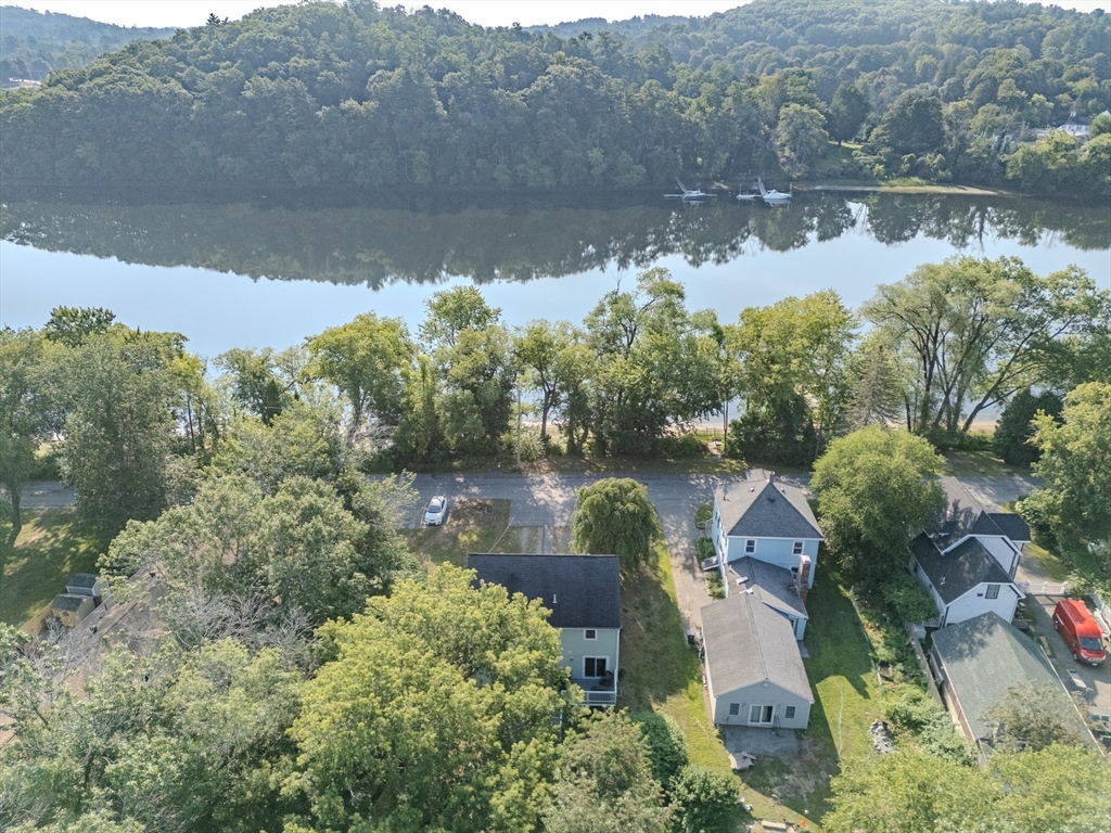 28 Coffin Ave