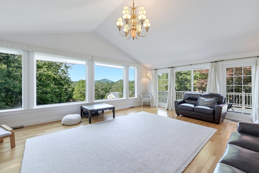 10 Cortland Dr