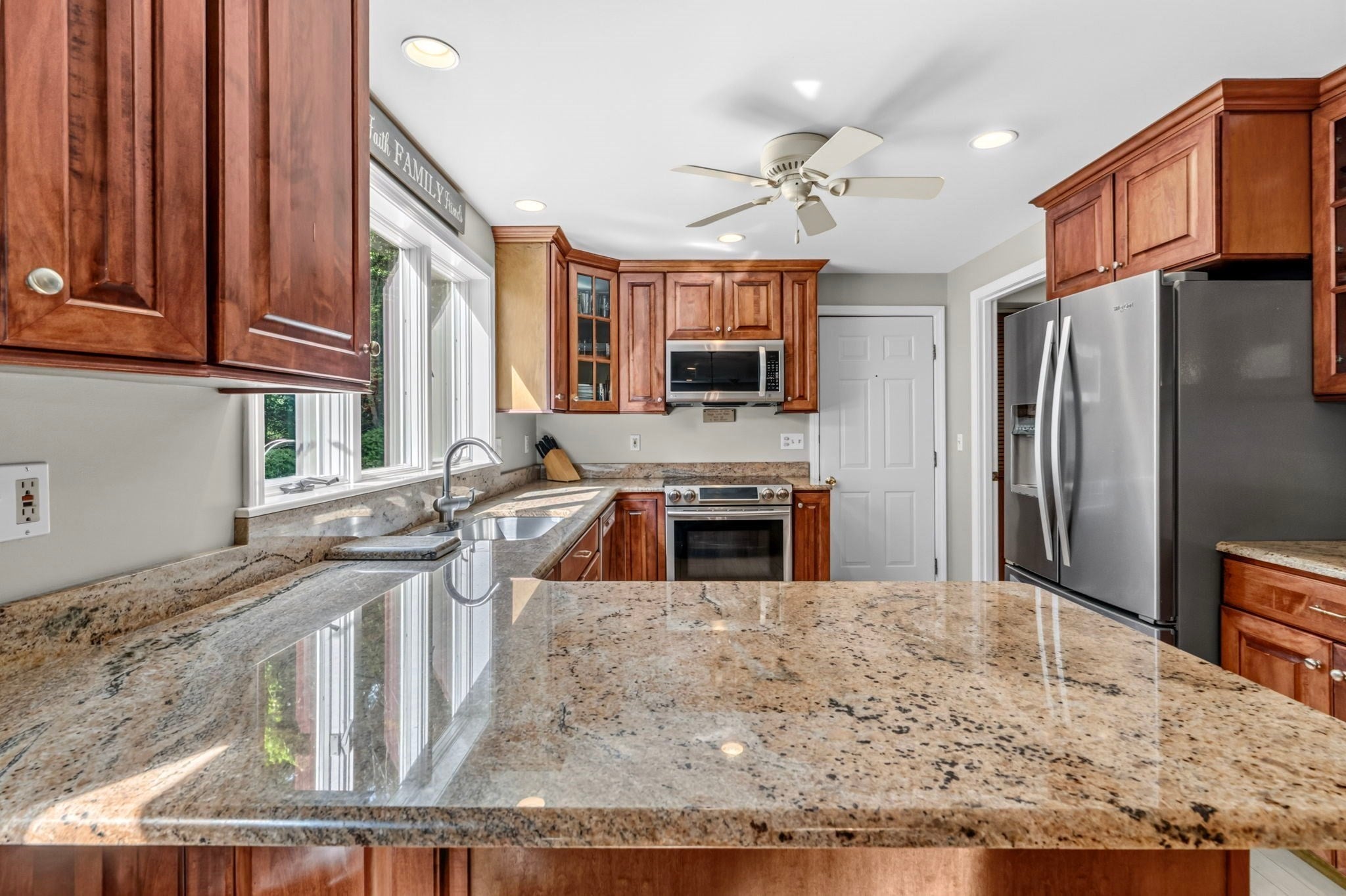 28 Ashley Cir, Easthampton, MA, 28 Ashley Cir, Easthampton, MA Photo #6