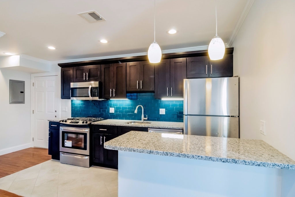 108 Maverick Street 4