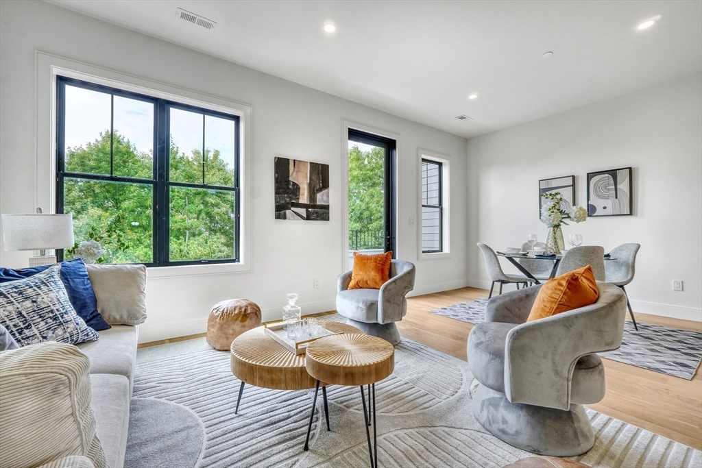 120 Moore St P304