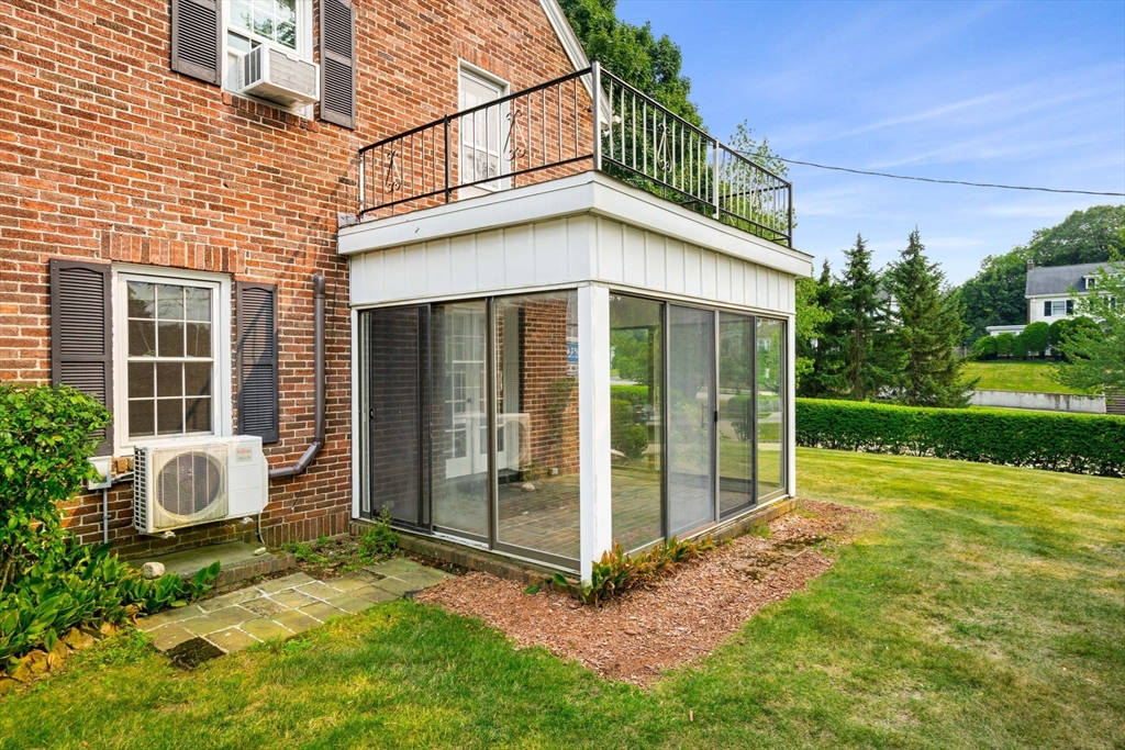 929 Commonwealth Ave