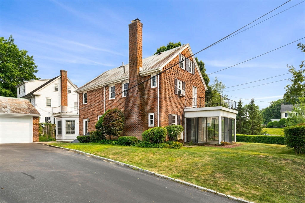 929 Commonwealth Ave