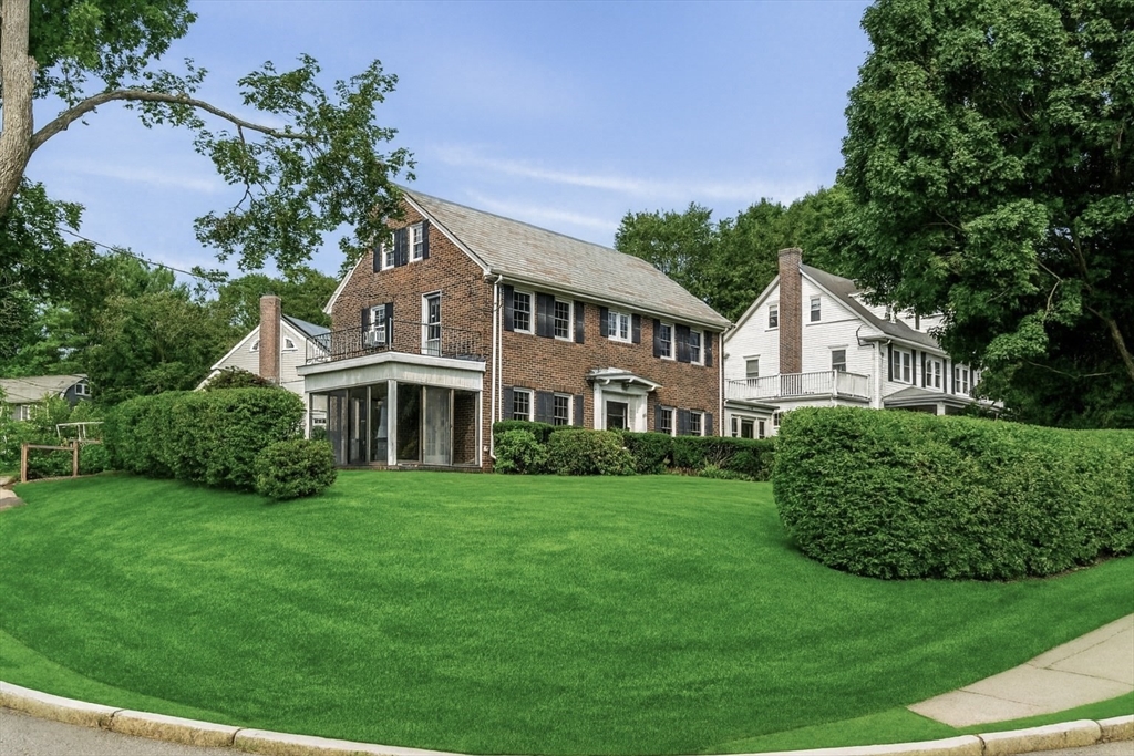 929 Commonwealth Ave