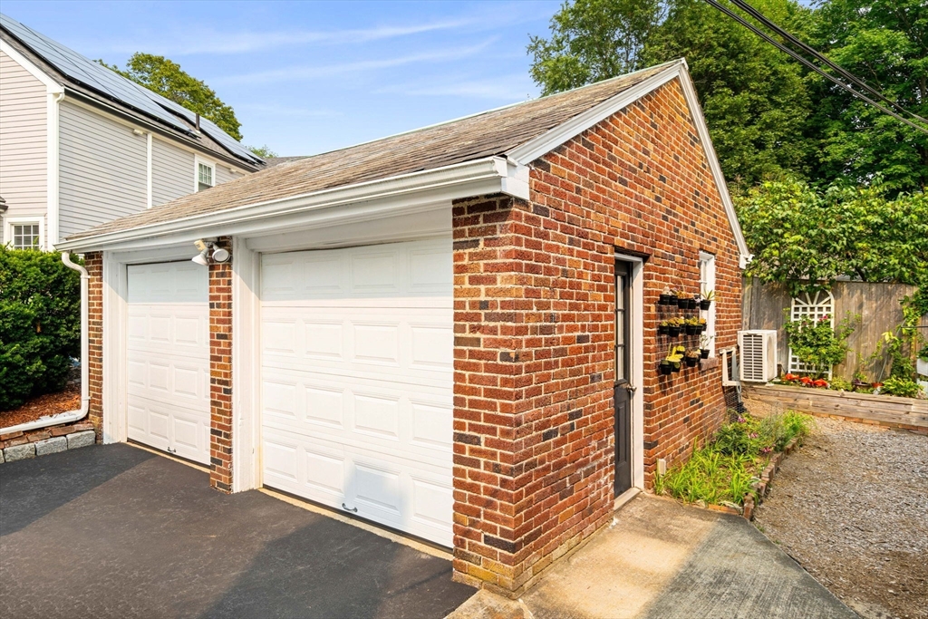 929 Commonwealth Ave