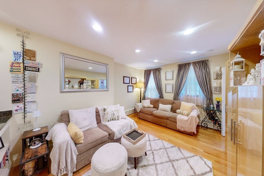 15 Henchman St
