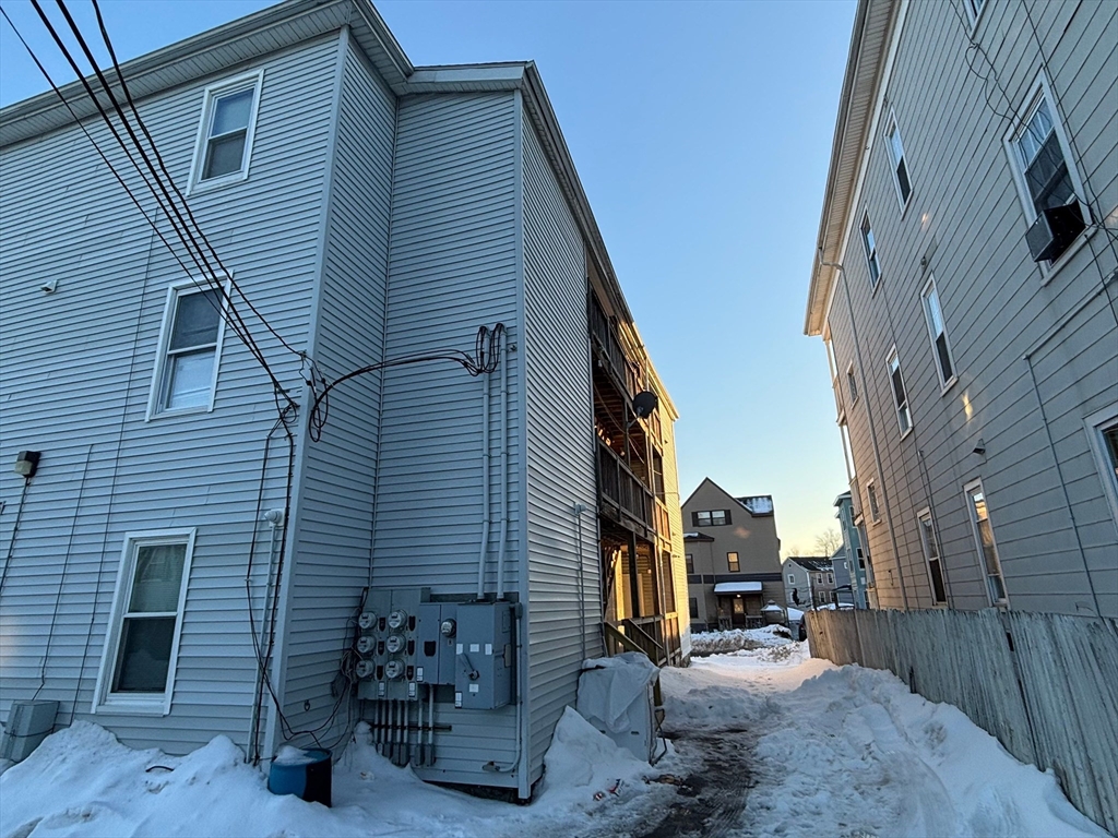 Click for 31 S Stowell St #1R, Worcester, MA slideshow