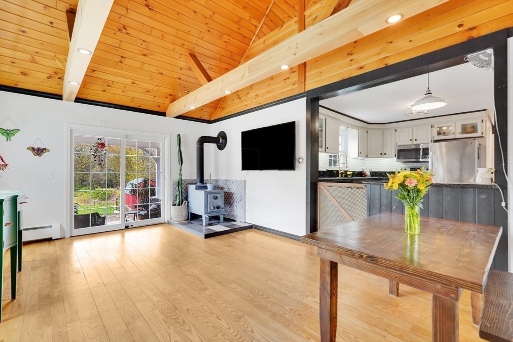122 Town Farm Rd