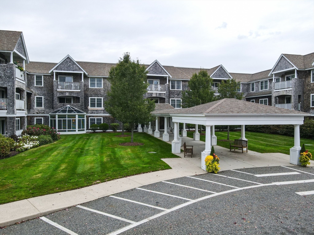 110 Dillingham Ave 212