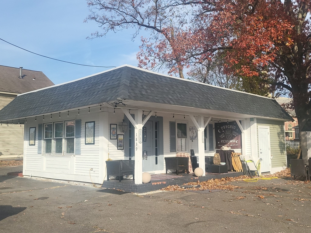 1839 &1847 Memorial Dr