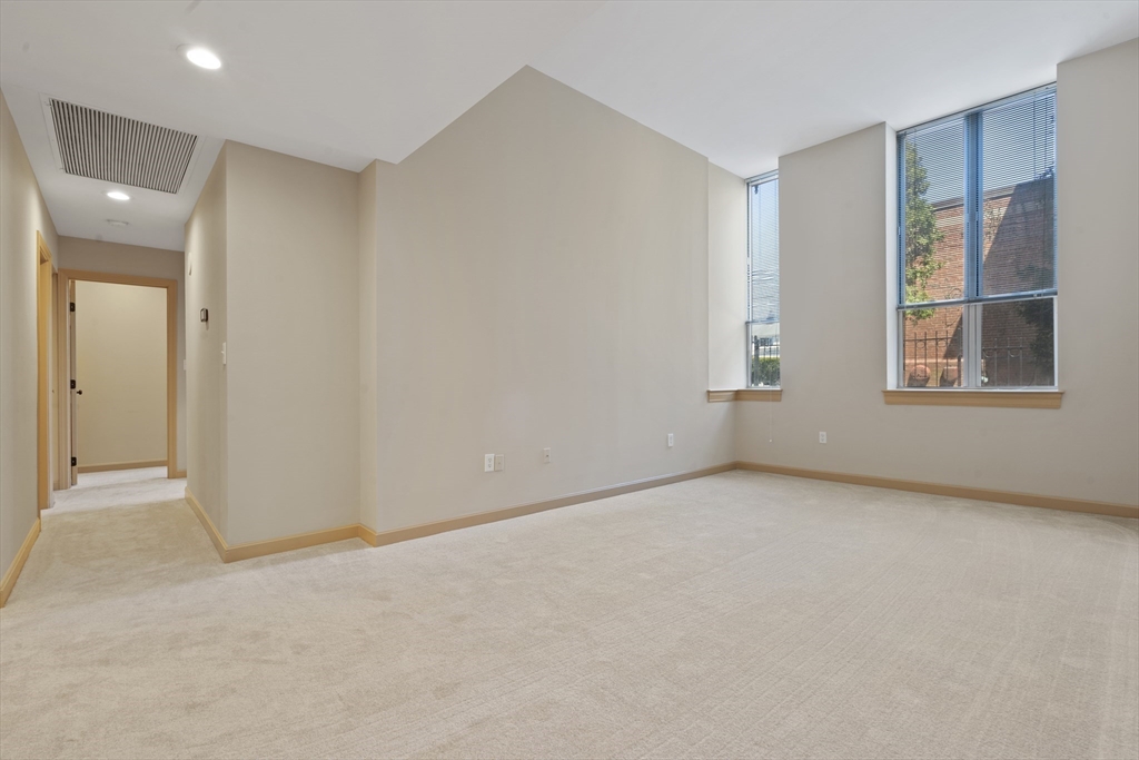 550 Washington St 107