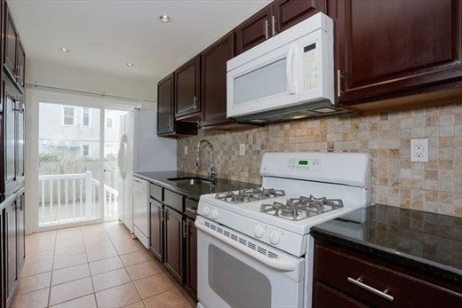 Photo of 304 Davis St, New Bedford, MA
