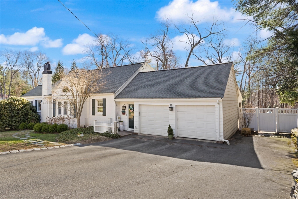 55 Mayfair Dr