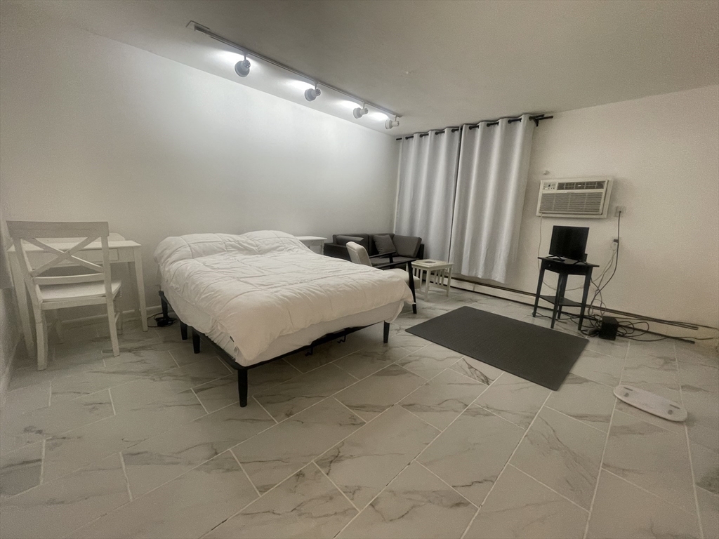 195 Independence Ave 111