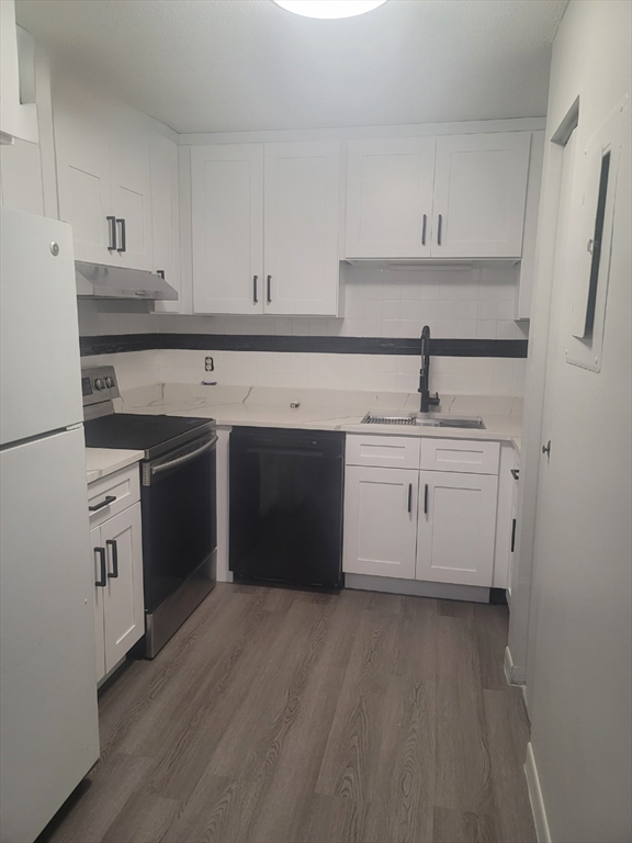 5 Thayer Pond Drive 6