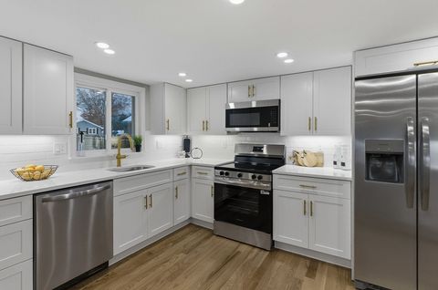 35 Oak St Tewksbury MA 01876