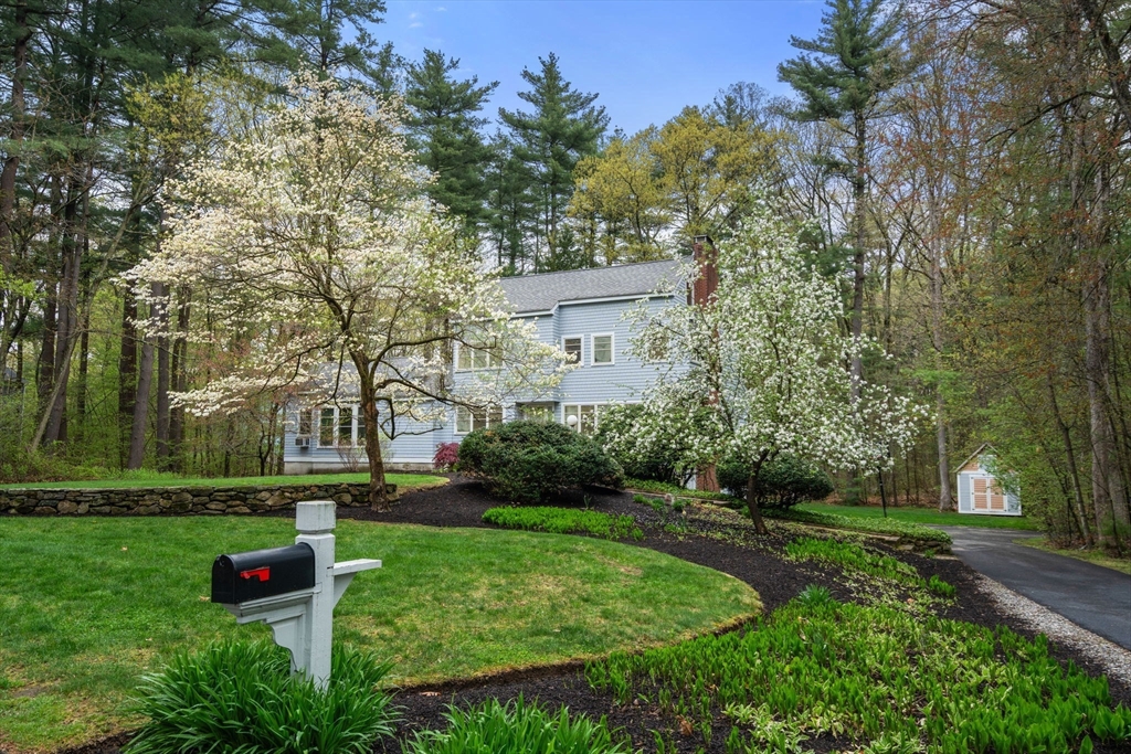 4 Deacon Ln
