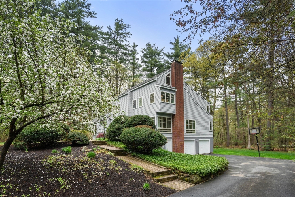 4 Deacon Ln