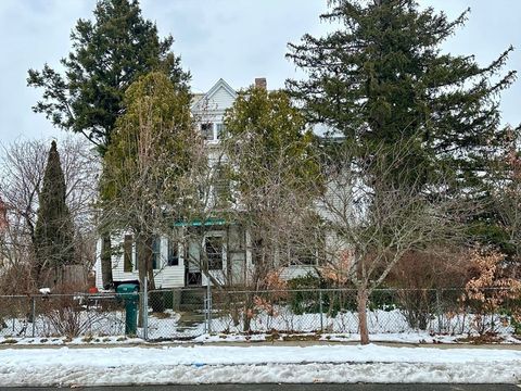 Photo of 158 Pleasant St, Holyoke, MA 01040 (MLS # 73461857)