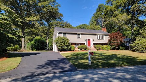 22 Sunset Dr Medway MA 02053