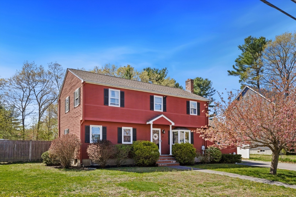 Wilmington, Massachusetts 01887, United States, 3 Bedrooms Bedrooms, ,2 BathroomsBathrooms,Residential,Pending,124022