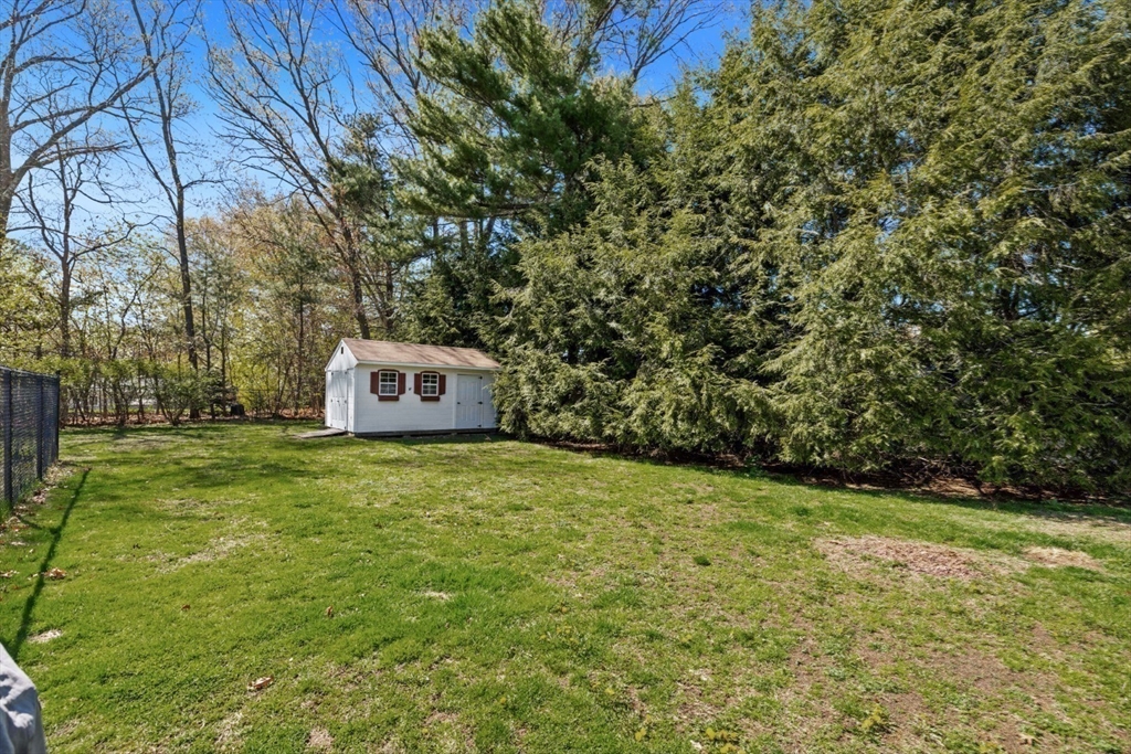 Wilmington, Massachusetts 01887, United States, 3 Bedrooms Bedrooms, ,2 BathroomsBathrooms,Residential,Pending,124022