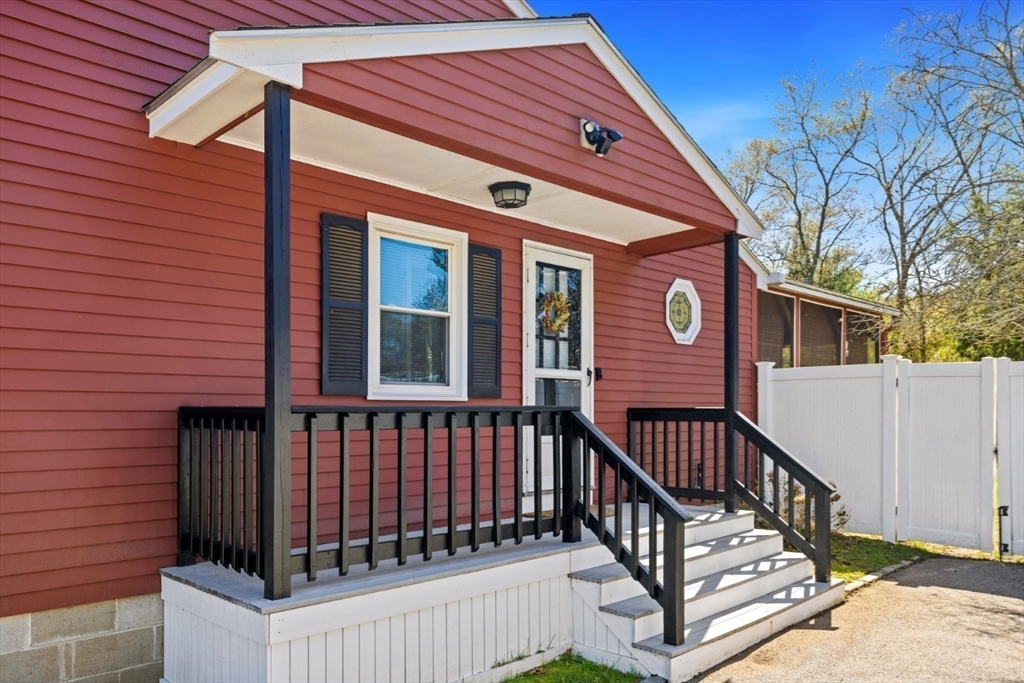 Wilmington, Massachusetts 01887, United States, 3 Bedrooms Bedrooms, ,2 BathroomsBathrooms,Residential,Pending,124022