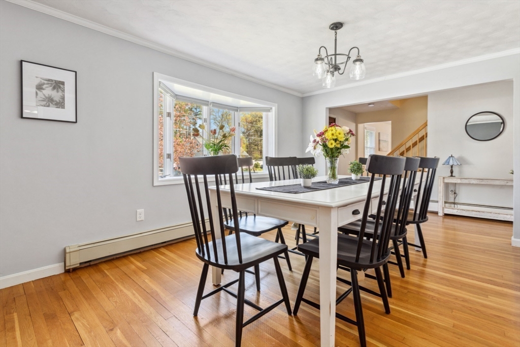 Wilmington, Massachusetts 01887, United States, 3 Bedrooms Bedrooms, ,2 BathroomsBathrooms,Residential,Pending,124022