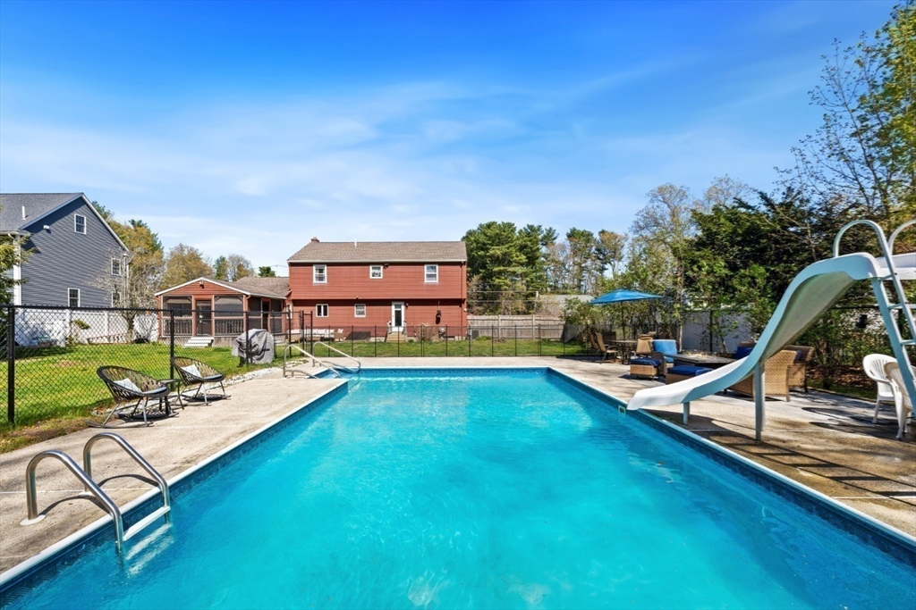 Wilmington, Massachusetts 01887, United States, 3 Bedrooms Bedrooms, ,2 BathroomsBathrooms,Residential,Pending,124022