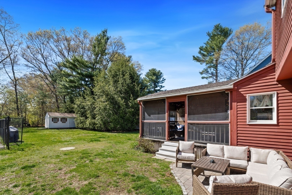 Wilmington, Massachusetts 01887, United States, 3 Bedrooms Bedrooms, ,2 BathroomsBathrooms,Residential,Pending,124022