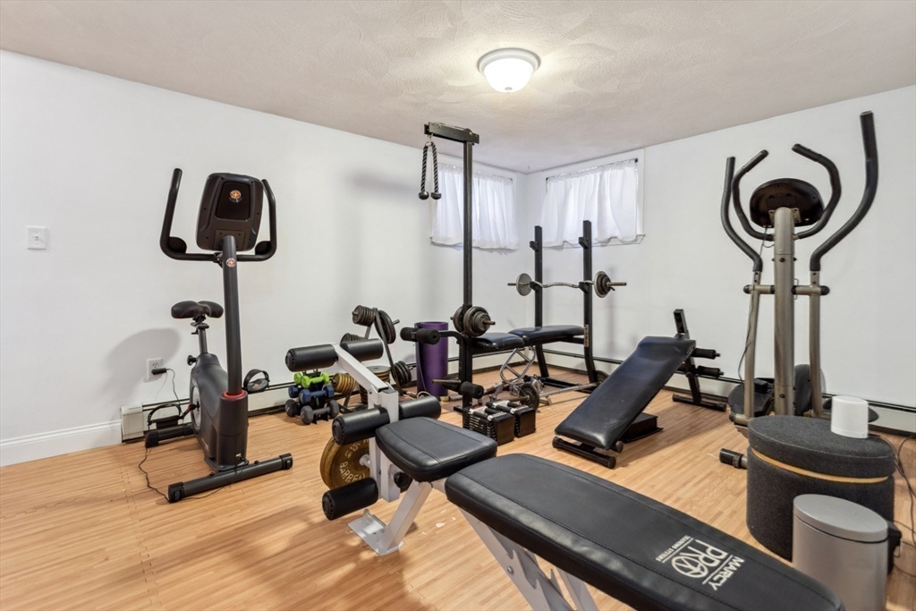 Wilmington, Massachusetts 01887, United States, 3 Bedrooms Bedrooms, ,2 BathroomsBathrooms,Residential,Pending,124022