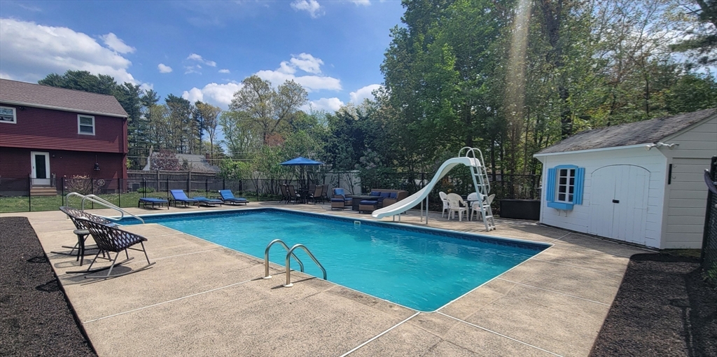 Wilmington, Massachusetts 01887, United States, 3 Bedrooms Bedrooms, ,2 BathroomsBathrooms,Residential,Pending,124022