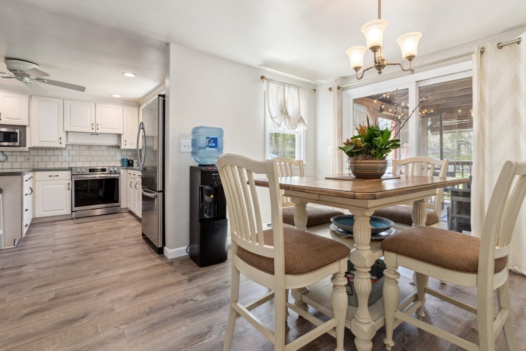 Wilmington, Massachusetts 01887, United States, 3 Bedrooms Bedrooms, ,2 BathroomsBathrooms,Residential,Pending,124022