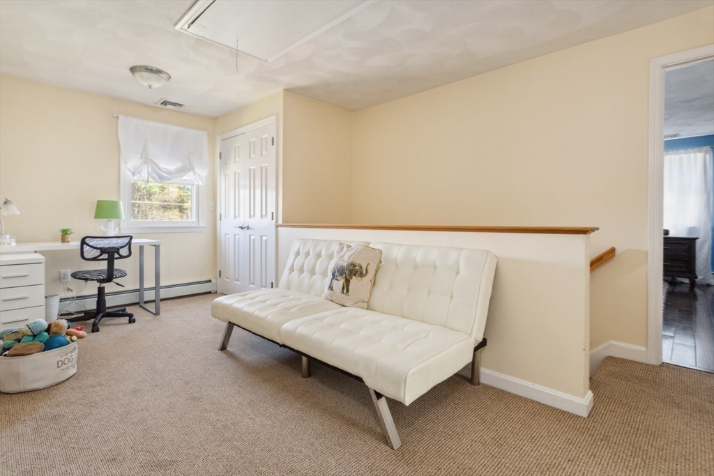 Wilmington, Massachusetts 01887, United States, 3 Bedrooms Bedrooms, ,2 BathroomsBathrooms,Residential,Pending,124022