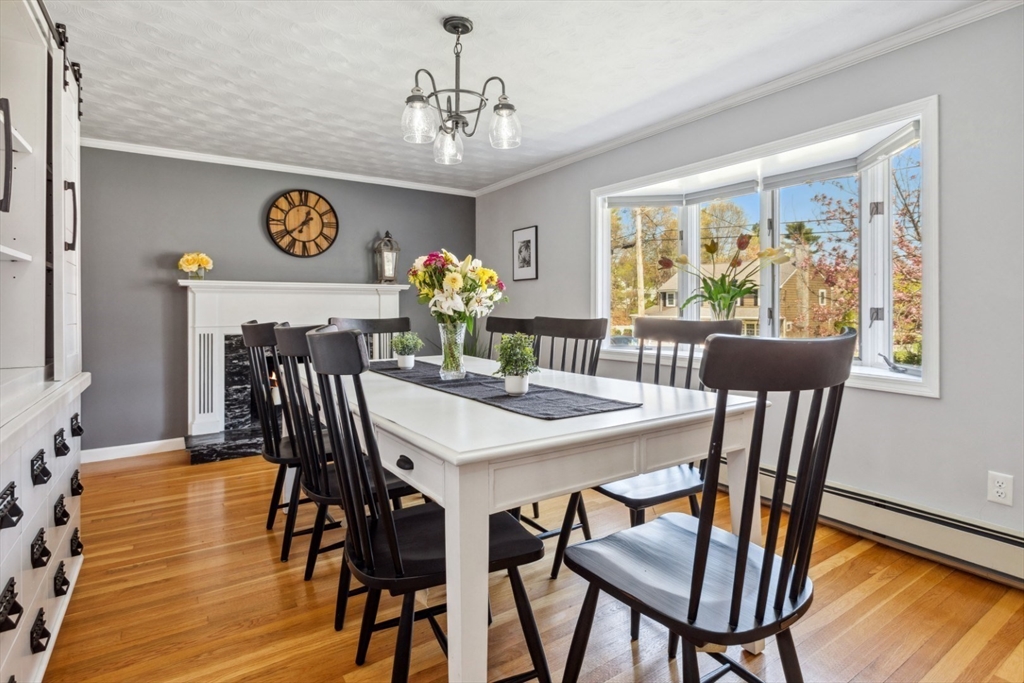 Wilmington, Massachusetts 01887, United States, 3 Bedrooms Bedrooms, ,2 BathroomsBathrooms,Residential,Pending,124022