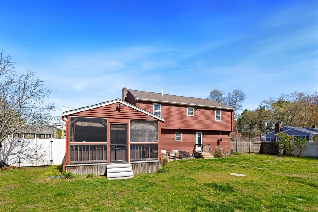Wilmington, Massachusetts 01887, United States, 3 Bedrooms Bedrooms, ,2 BathroomsBathrooms,Residential,Pending,124022