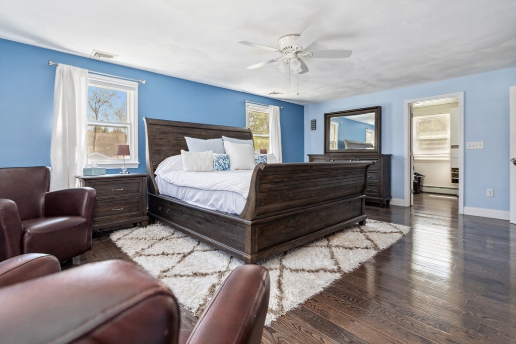 Wilmington, Massachusetts 01887, United States, 3 Bedrooms Bedrooms, ,2 BathroomsBathrooms,Residential,Pending,124022