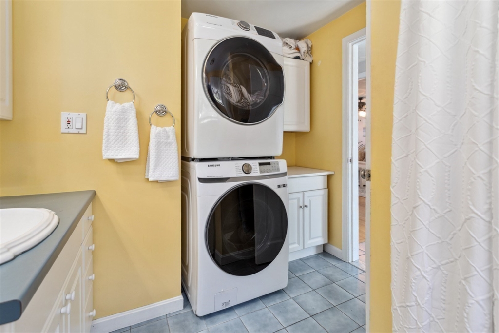 Wilmington, Massachusetts 01887, United States, 3 Bedrooms Bedrooms, ,2 BathroomsBathrooms,Residential,Pending,124022