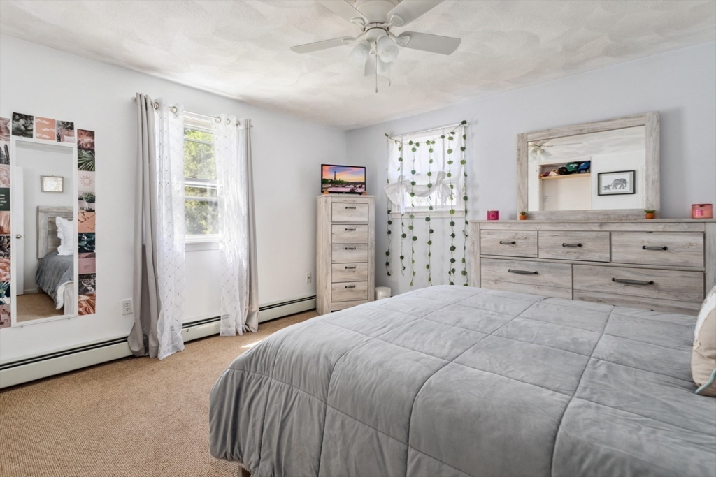 Wilmington, Massachusetts 01887, United States, 3 Bedrooms Bedrooms, ,2 BathroomsBathrooms,Residential,Pending,124022