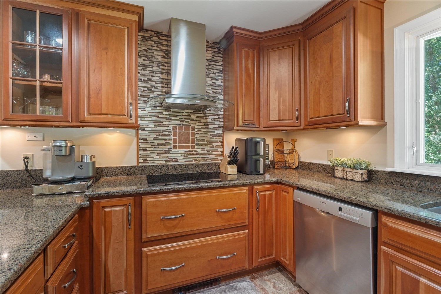 101 Newell Dr, Cumberland, RI Photo #6