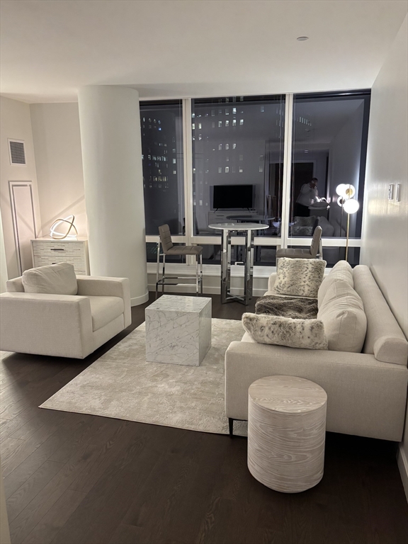 430 Stuart St 1518