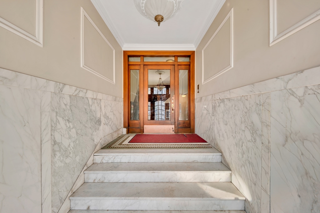 2021 Commonwealth Ave B