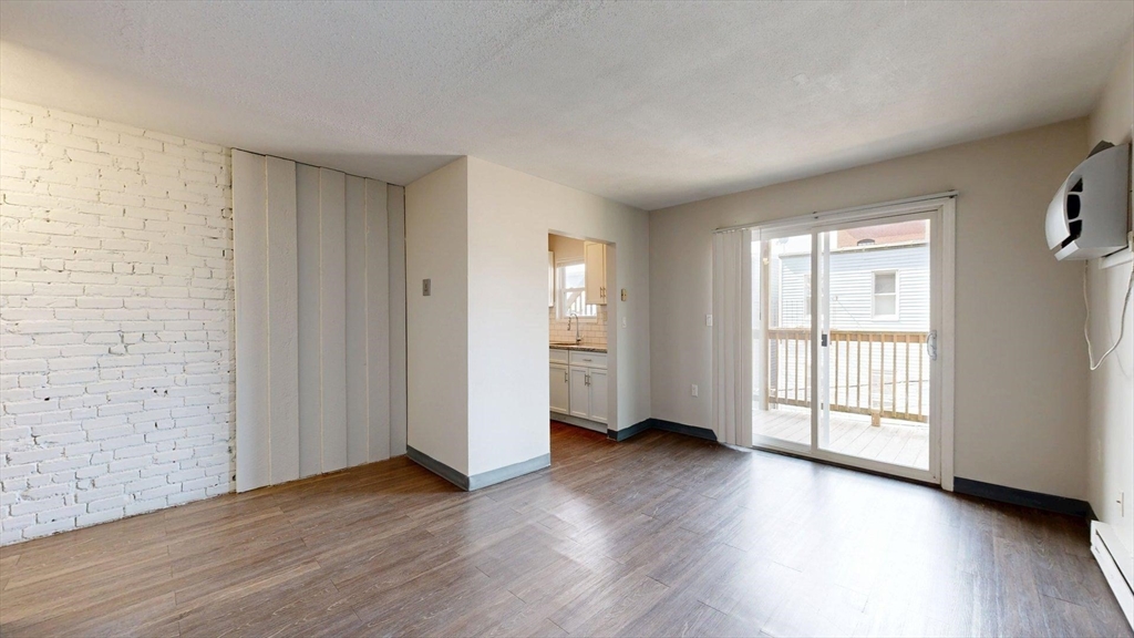 Click for 298-300 Meridian St 298 - 4, Boston, MA slideshow Click for 298-300 Meridian St 298 - 4, Boston, MA slideshow